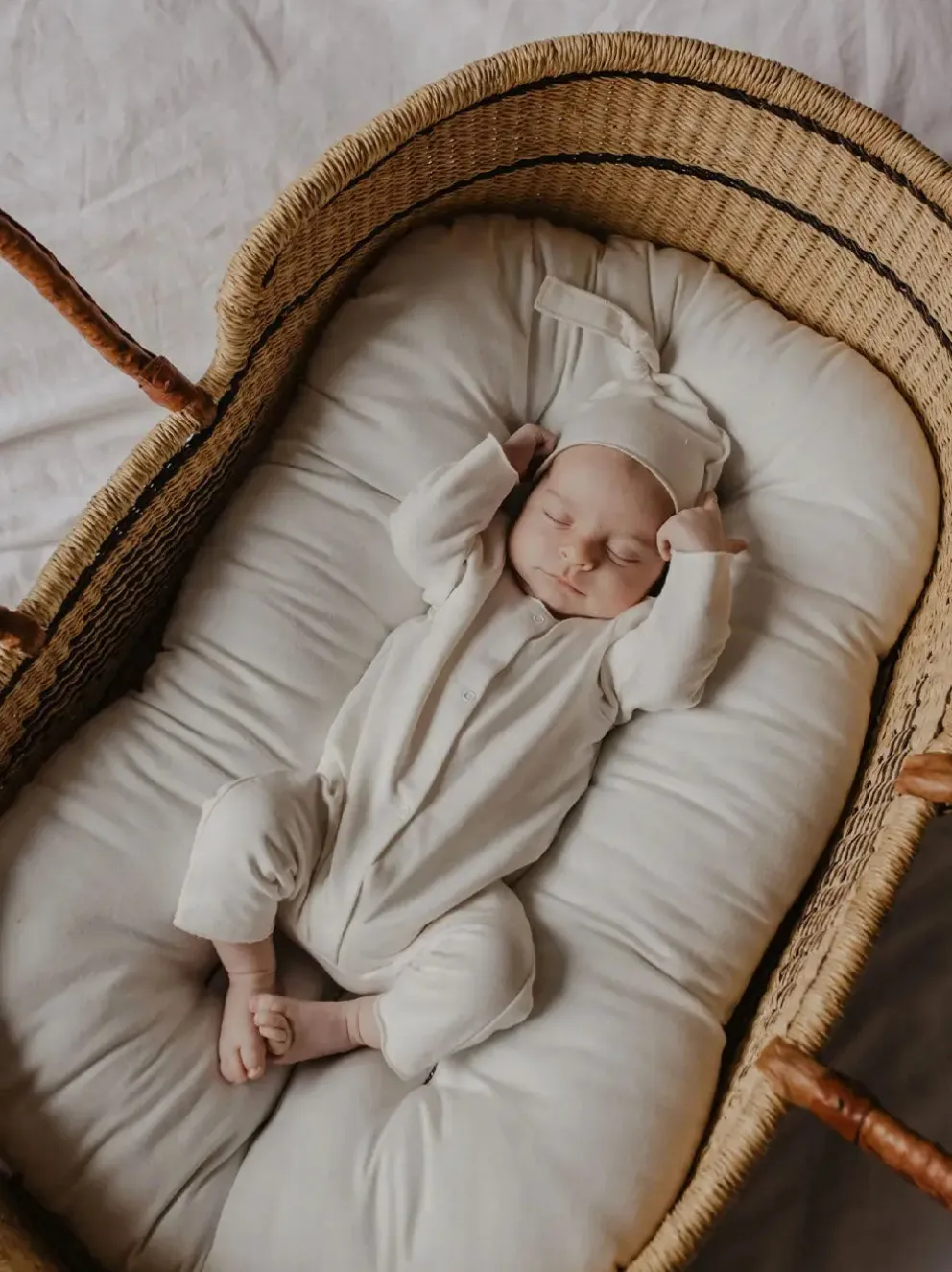 Czapka z supełkiem Baby hat