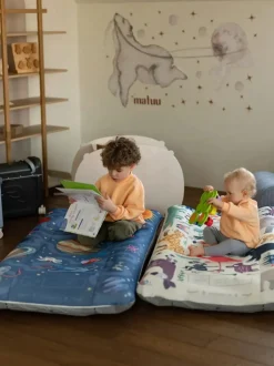 Dmuchane łóżeczko dziecięce Stokke® JetKids™ CloudSleeper™