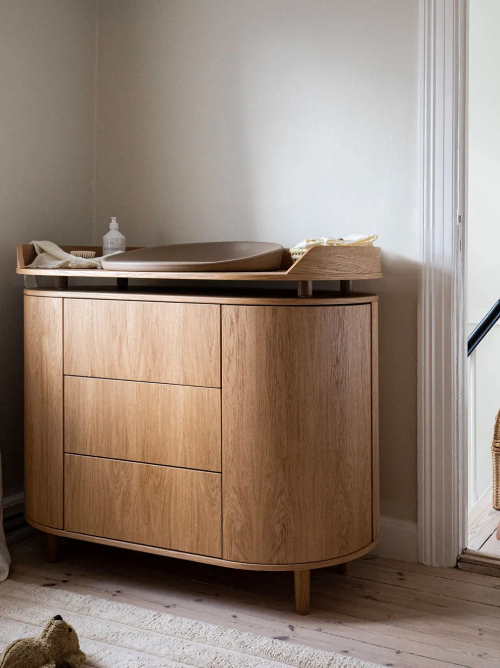 Drewniana komoda Kai Dresser
