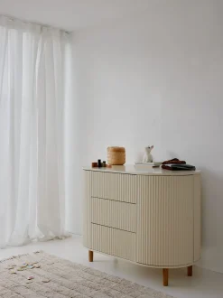 Drewniana komoda Kai Dresser