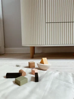 Drewniana komoda Kai Dresser