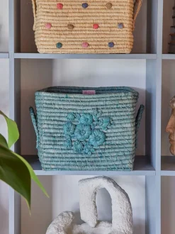 Kosz na zabawki Flower embroidery raffia basket