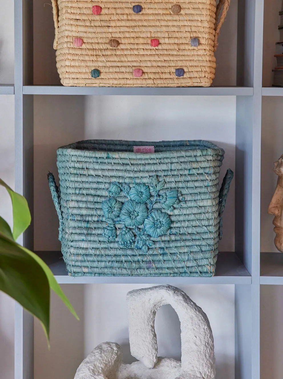 Kosz na zabawki Flower embroidery raffia basket