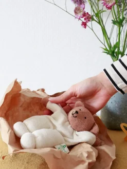 Lalka niemowlęca z grzechotką Terry Animal Doll
