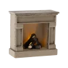 Miniaturowy, drewniany kominek