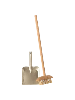 miniaturowy zestaw z miotełką