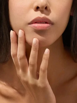 Pielęgnacyjny lakier do paznokci Active Smooth