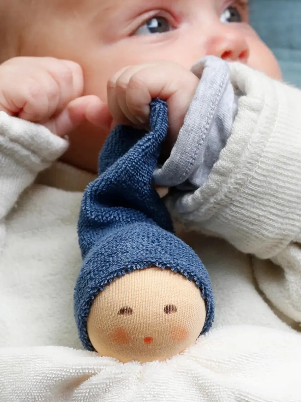 Pierwsza przytulanka Nuckle Cuddle Terry Doll