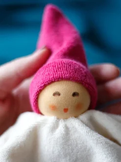Pierwsza przytulanka Nuckle Cuddle Terry Doll