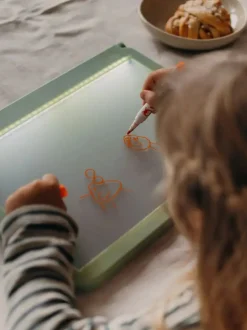 Podświetlany tablet do nauki pisania i rysowania