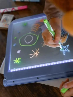 Podświetlany tablet do nauki rysowania