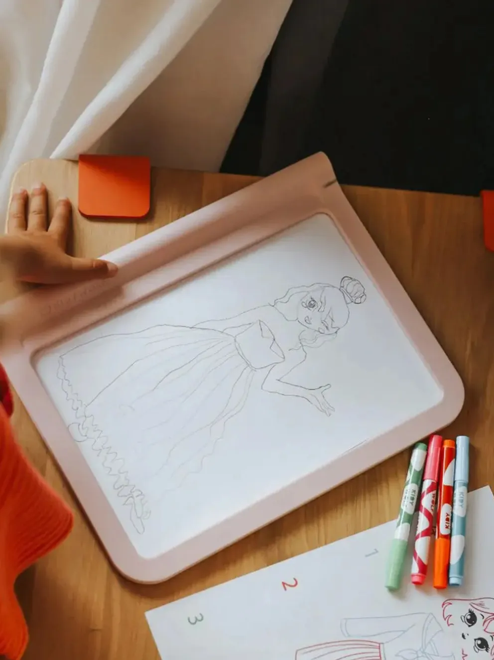 Podświetlany tablet do nauki rysowania mody