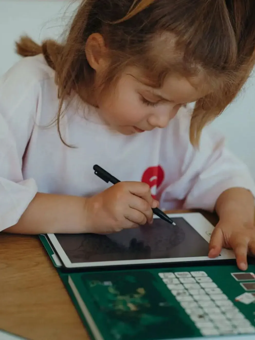 Podświetlany tablet do rysowania Kidydraw Mini Animals Around The World