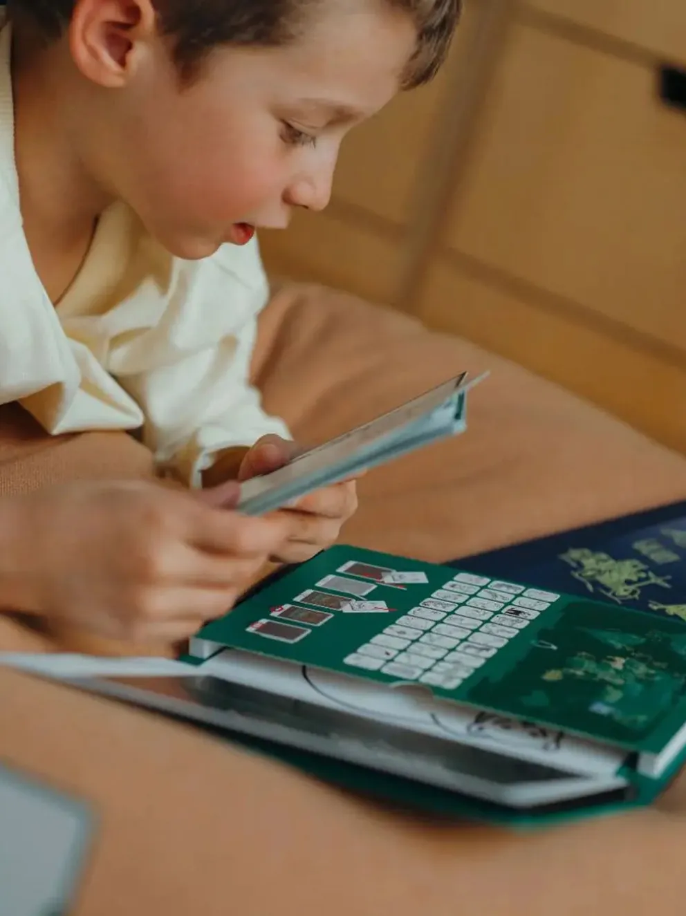 Podświetlany tablet do rysowania Kidydraw Mini Animals Around The World