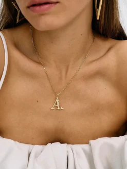 Pozłacana zawieszka Initial Muse Necklace Charm