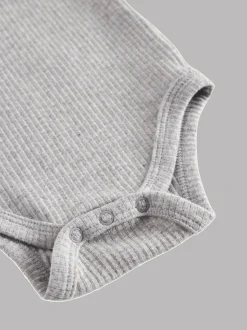 Prążkowane body niemowlęce bez rękawów