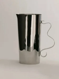 Squiggle Pitcher