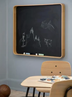 Tablica do pisania kredą w drewnianej ramie