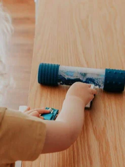 Uspokajająca butelka sensoryczna DIY