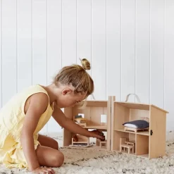 zestaw ręcznie wykonanych mebelków do domku Holdie House